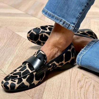 Pointed Toe Giraffe Design Loafers